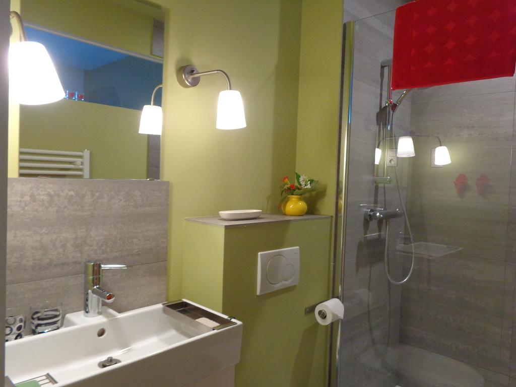 B&B La Chambre Du Zodiaque Uccle Ruang foto